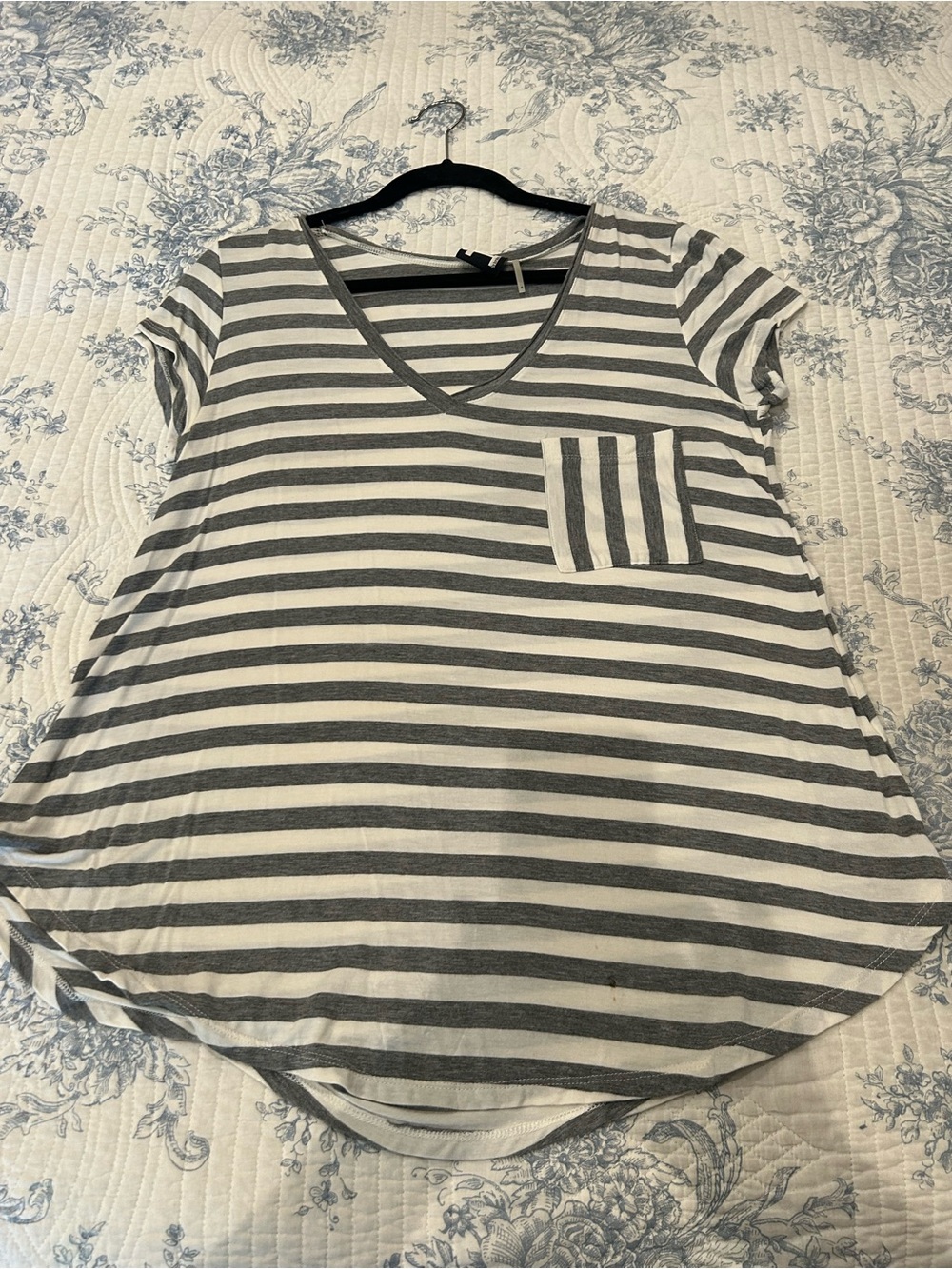 H by bordeaux Gray & White Striped V-Neck Pocket Tee